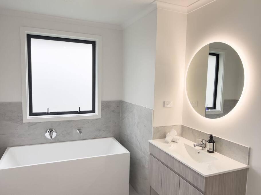 Rotorua Sunshine Brand New 4 Bedroom House Extérieur photo
