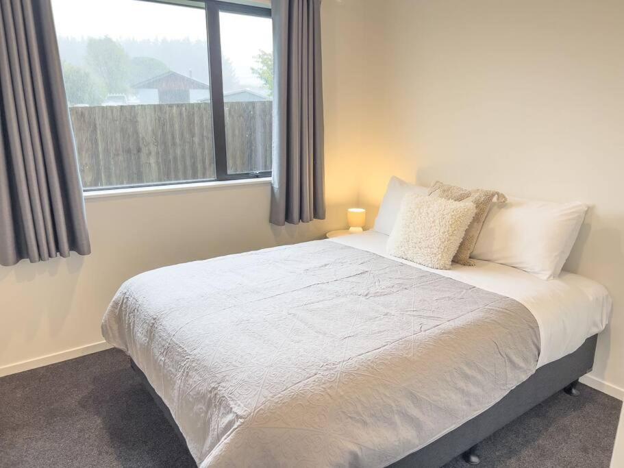 Rotorua Sunshine Brand New 4 Bedroom House Extérieur photo